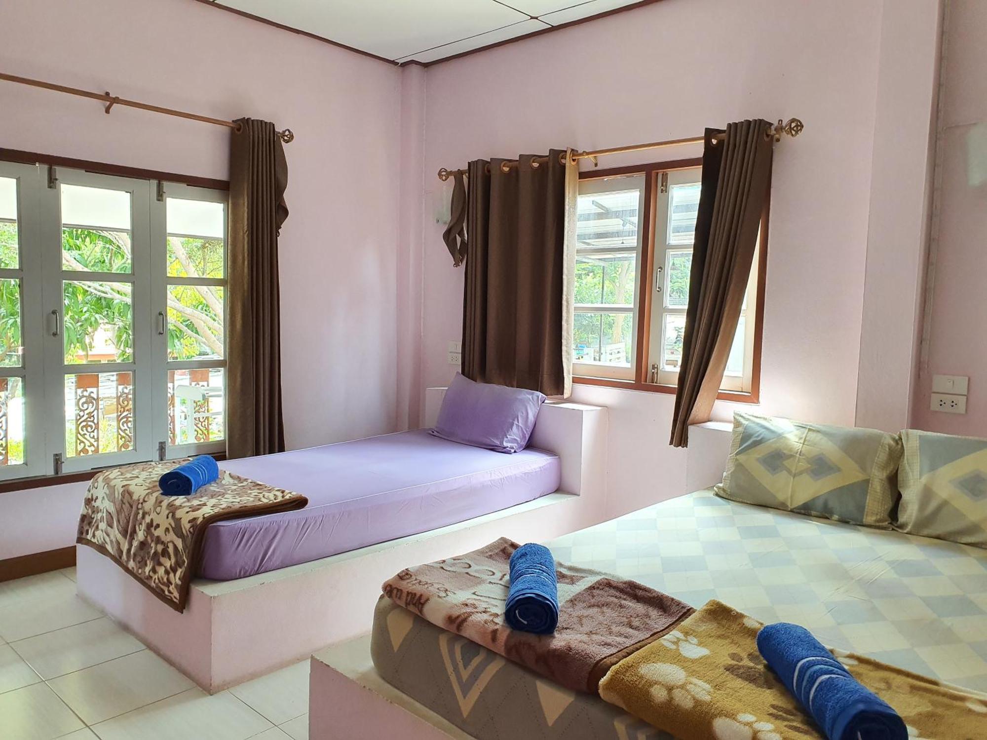 Benjaporn Bungalow Đảo Koh Si Chang Phòng bức ảnh